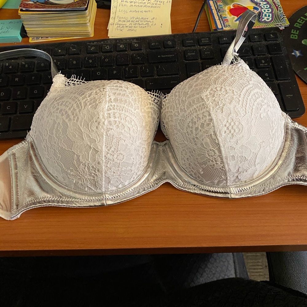 NWT Victoria secret Dream Angel white/silver bra 32D